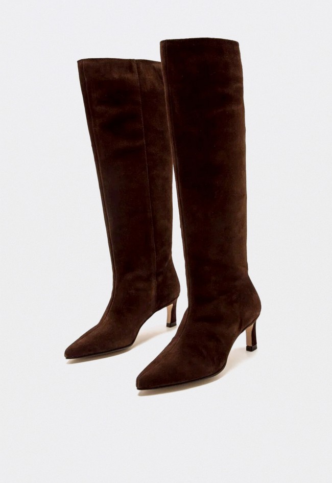 Botas altas de mujer Mustang Gala en piel moka con tacón elegante y caña recta