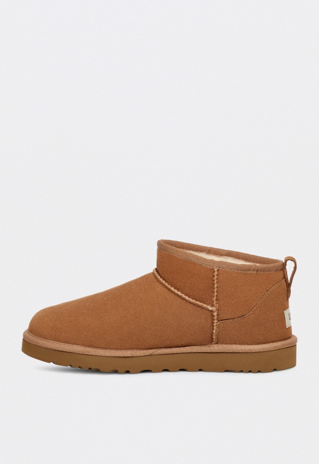 Botas UGG Classic Ultra Mini hombre en piel de oveja color chestnut