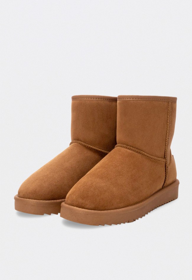 Botines australianos mujer XTI 144444 en antelina color camel veganos
