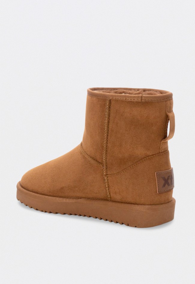 Botines australianos mujer XTI 144444 en antelina color camel veganos