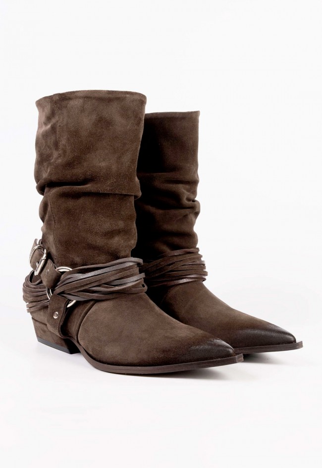 Botines cowboy de mujer en ante marrón Mimmu Daisy con hebilla y estilo texano chic