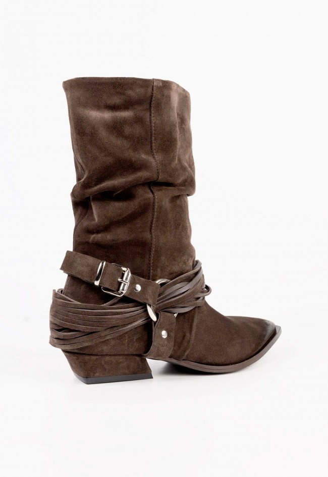 Botines cowboy de mujer en ante marrón Mimmu Daisy con hebilla y estilo texano chic