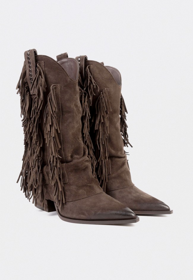 Botas cowboy de mujer en ante marrón con flecos Mimmu Rosi – estilo western chic y sofisticado