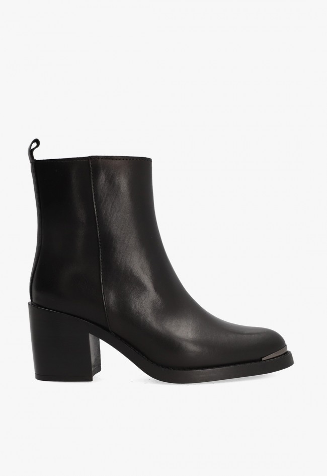 Botines negros de mujer Alpe 52463605 en piel lisa con tacón medio y puntera metálica