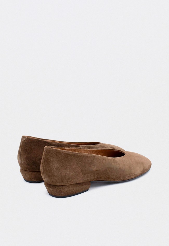 Bailarinas de serraje Ángela Alarcón Katya con tacón bajo y diseño minimalista