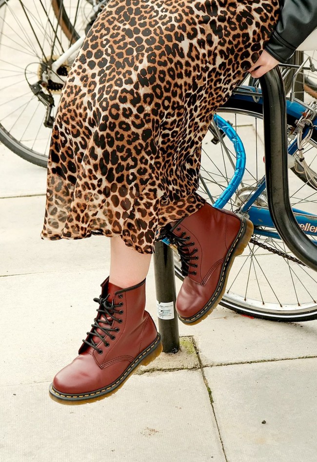 Botas de mujer Dr. Martens 1460 Smooth burdeos — el icono original con ADN rebelde