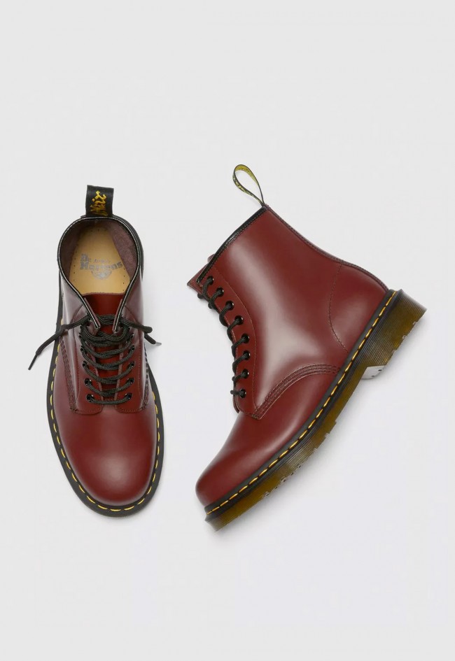 Botas Dr. Martens 1460 Smooth burdeos de hombre — el clásico original con espíritu rebelde