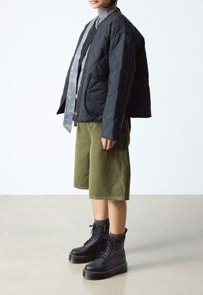 Botas Dr. Martens Jadon III Pisa negras de mujer — el icono con plataforma y actitud