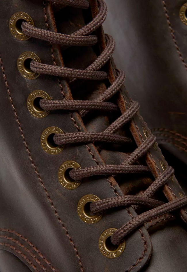 Botas Dr. Martens Sinclair Crazy Horse marrones de mujer — estilo vintage con plataforma y carácter rebelde