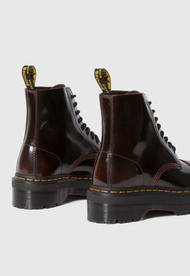 Botas Dr. Martens Sinclair Arcadia burdeos de mujer — el clásico reinventado con brillo y poder