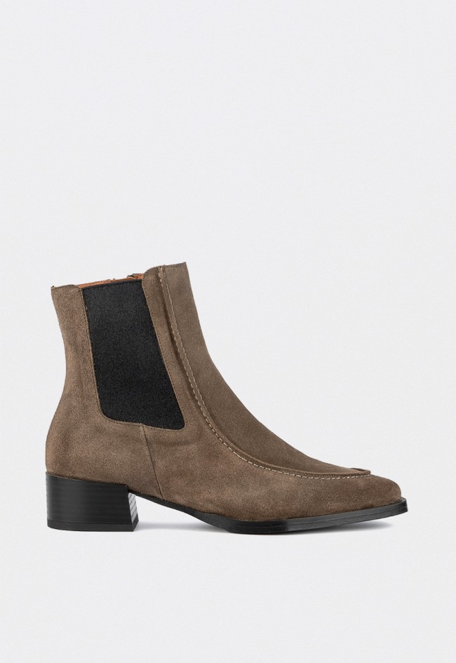 Botines Chelsea Dansi Ceres en ante tostado — elegancia casual con alma artesanal