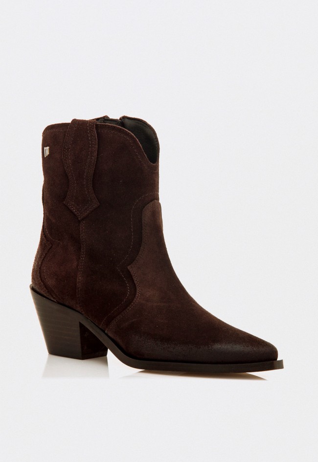 Botines cowboy Mustang DAPHNE en piel serraje moka — esencia western con estilo urbano