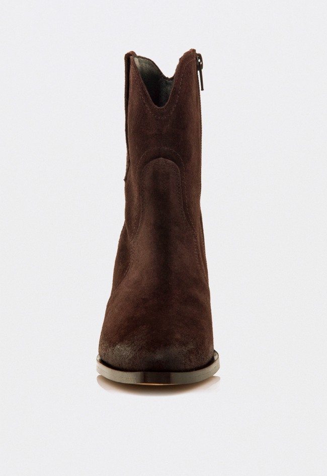 Botines cowboy Mustang DAPHNE en piel serraje moka — esencia western con estilo urbano