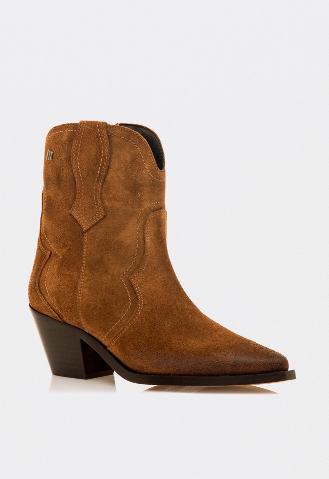 Botines cowboy Mustang en piel serraje color cuero — estilo western con alma contemporánea