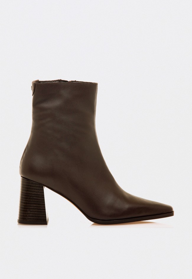 Botines de tacón Mustang 55474 en piel moka — elegancia sofisticada con un toque cálido