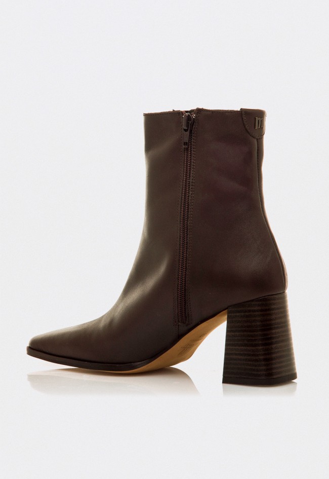 Botines de tacón Mustang 55474 en piel moka — elegancia sofisticada con un toque cálido