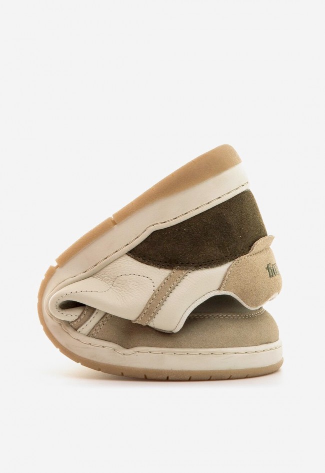 Zapatillas Mustang Free Miami de piel blanca con detalles beige y verde — diseño minimalista y natural para hombre