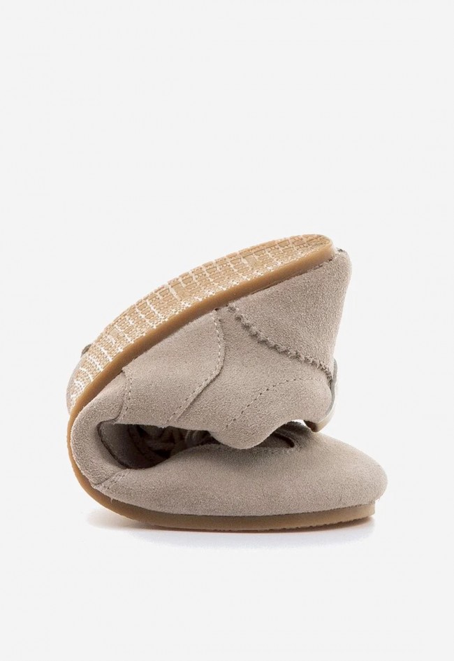 Zapatillas Mustang Free Mia de piel gris — diseño barefoot minimalista para mujer