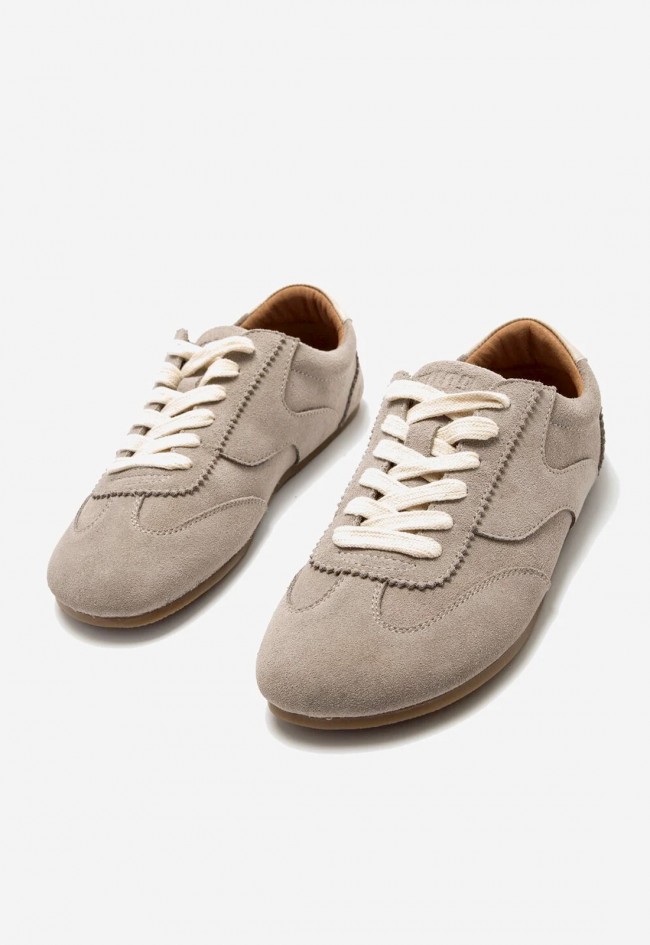 Zapatillas Mustang Free Mia de piel gris — diseño barefoot minimalista para mujer