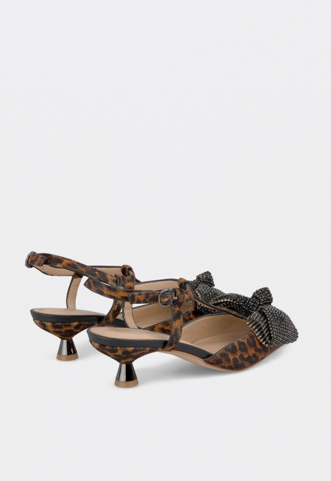 Zapatos de muer Alma en Pena de piel con lazo joya y estampado animal print 529