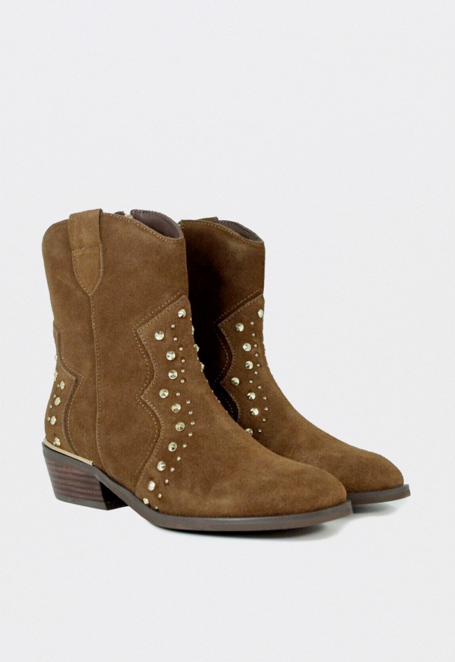Botines Alma en Pena 52755 cowboy de piel camel con tachuelas decorativas