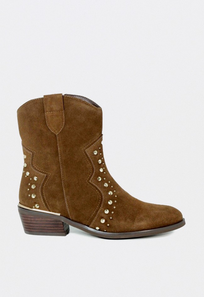 Botines Alma en Pena 52755 cowboy de piel camel con tachuelas decorativas