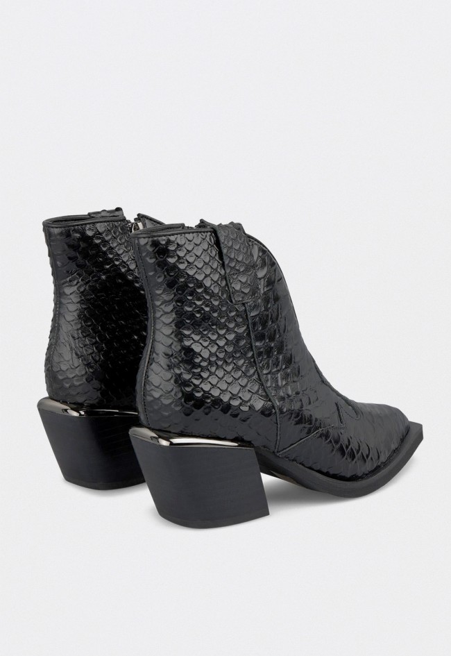 Botines de mujer Alma en Pena 801 cowboy de piel negra con textura efecto reptil y tacón ancho