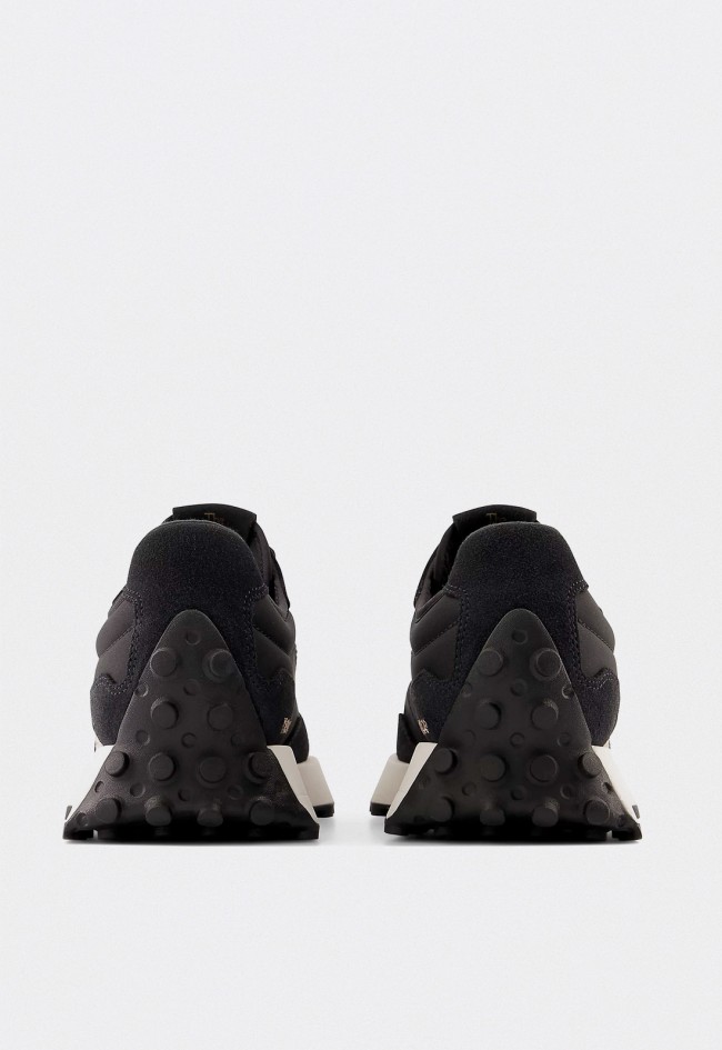 Zapatillas New Balance 327 de mujer en color negro con logo animal print