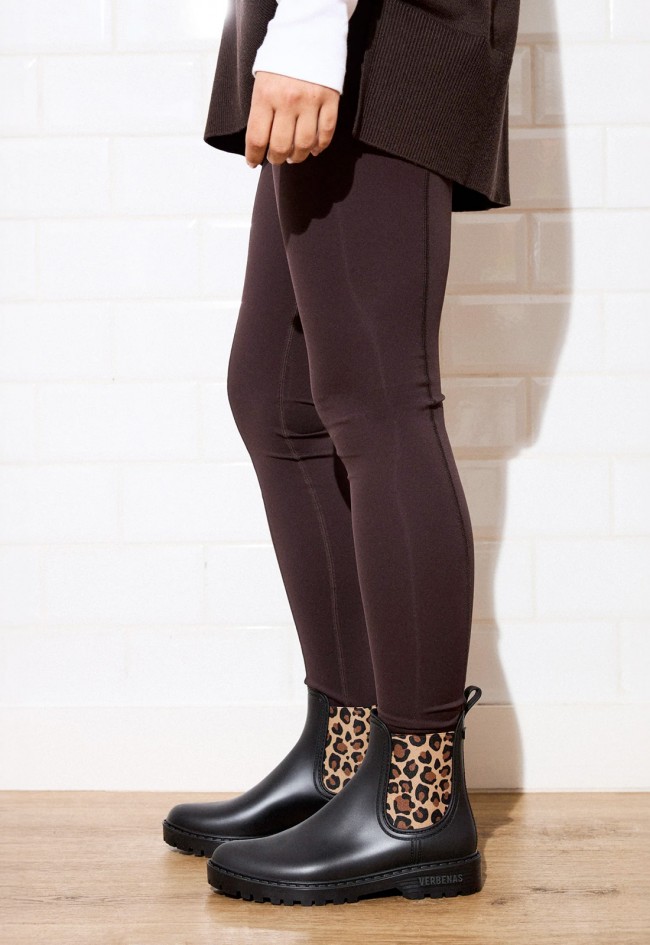 Botines de mujer Verbenas Gaudí de agua negro mate con elástico animal print leopardo