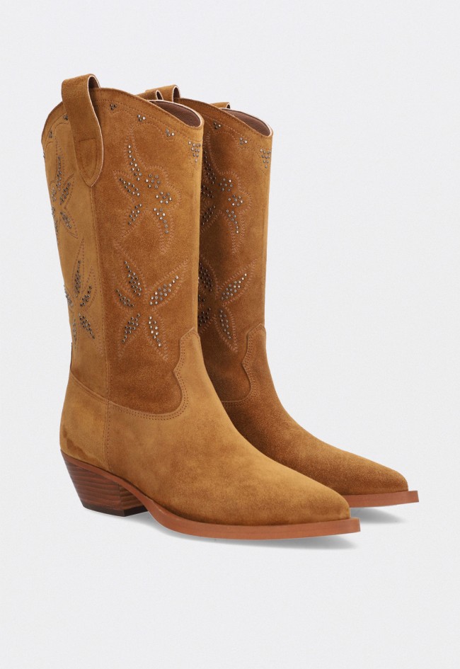 Botas Alpe 55431101 de mujer estilo cowboy en piel serraje color cuero con bordado y tacón cubano