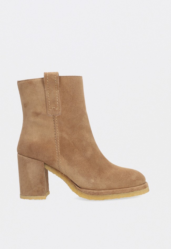 Botines Alpe 55151109 de mujer en piel serraje color camel con tacón ancho y suela crepé