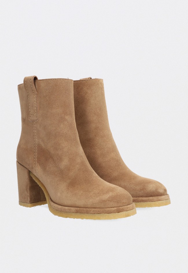 Botines Alpe 55151109 de mujer en piel serraje color camel con tacón ancho y suela crepé