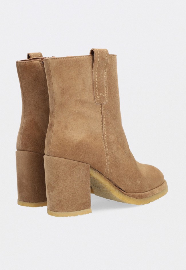Botines Alpe 55151109 de mujer en piel serraje color camel con tacón ancho y suela crepé