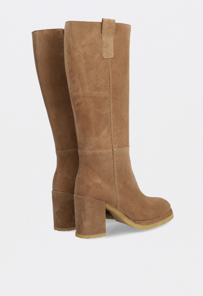 Bota alta Alpe 55141109 de mujer en piel serraje color cuero, sofisticación natural con tacón cómodo