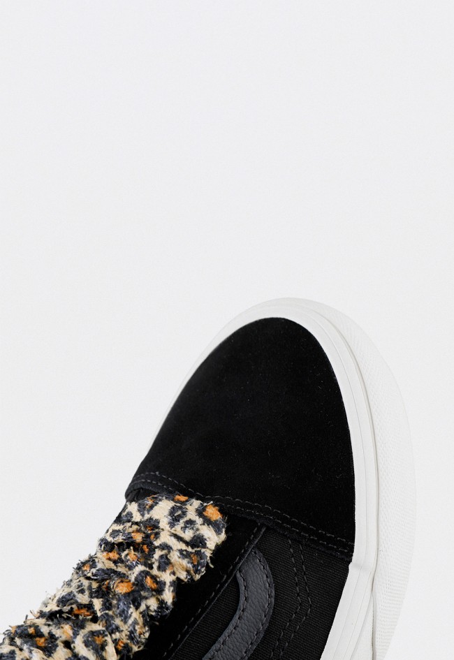 Zapatillas Vans Old Skool negras para mujer con mariposa bordada y cordones leopardo