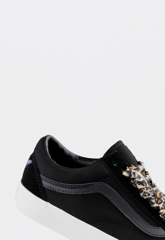 Zapatillas Vans Old Skool negras para mujer con mariposa bordada y cordones leopardo