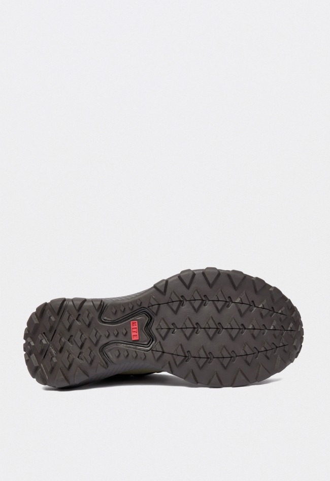 Zapatillas Vans Crosspath color tostado para hombre impermeables con amortiguación UltraCush y suela todoterreno