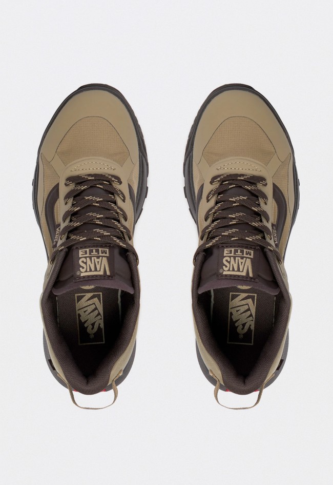 Zapatillas Vans Crosspath color tostado para hombre impermeables con amortiguación UltraCush y suela todoterreno