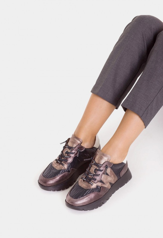 Zapatillas Wonders ODISEI 91 Plomo de mujer con piel metalizada y suela WondersFly™ ultraligera