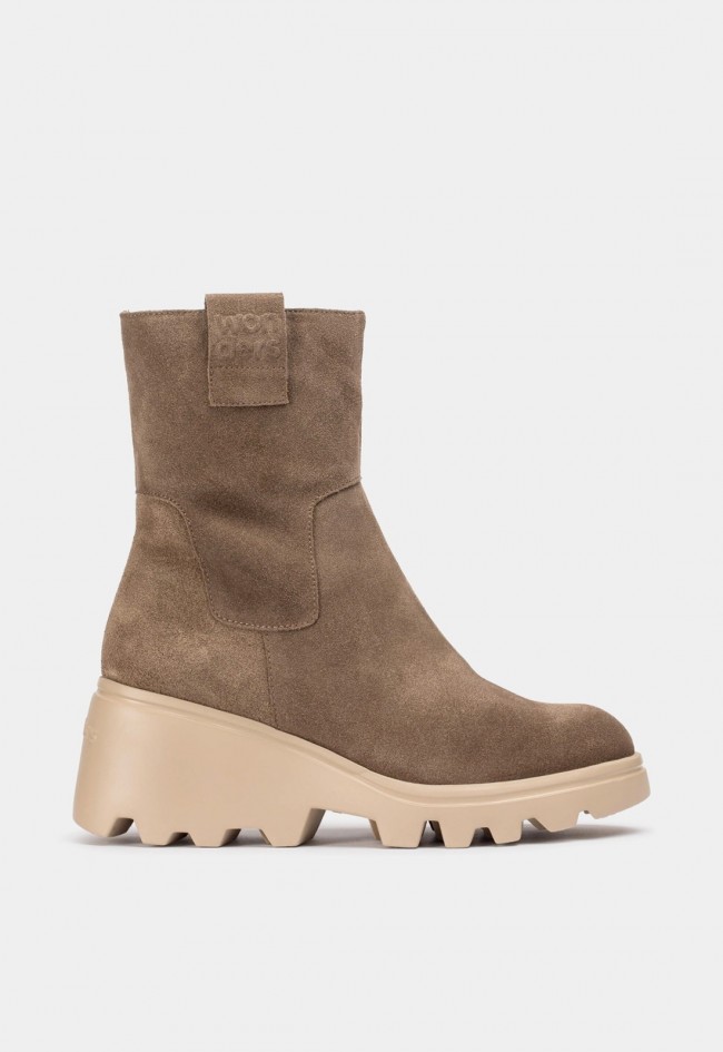 Botines Wonders Toronto 22 Marrones de mujer en piel ante con suela FlyGrip y tacón alto