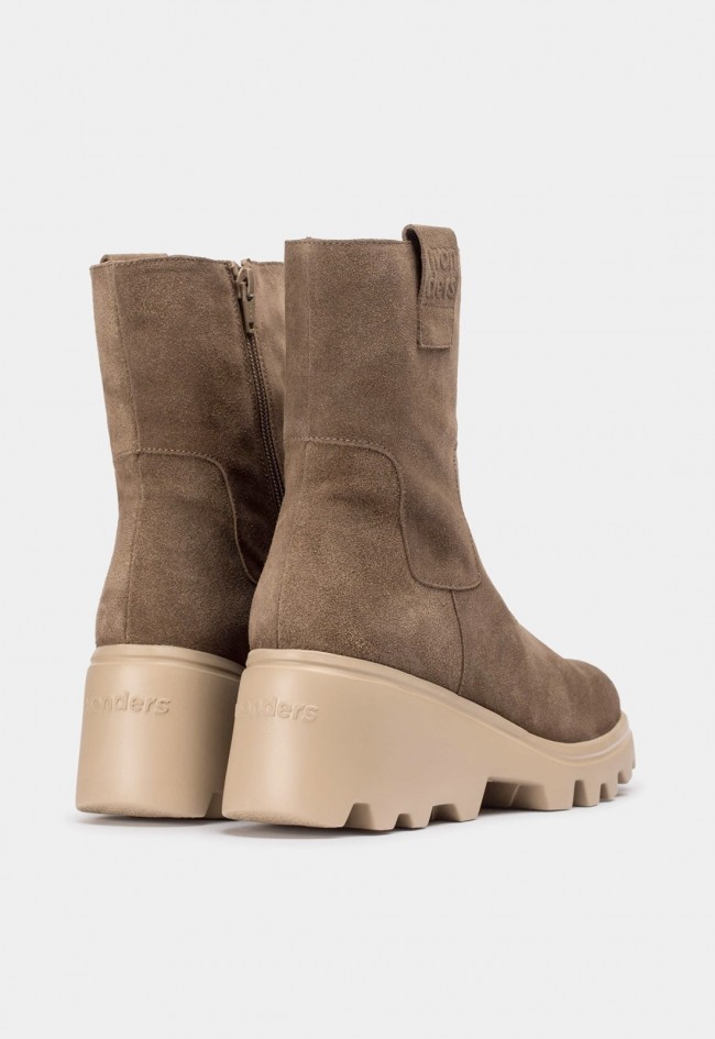 Botines Wonders Toronto 22 Marrones de mujer en piel ante con suela FlyGrip y tacón alto