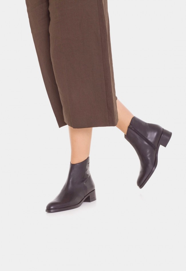 Botines Wonders BONJOUR 01 Negros de mujer en piel lisa con tacón medio y plantilla MemoryGel