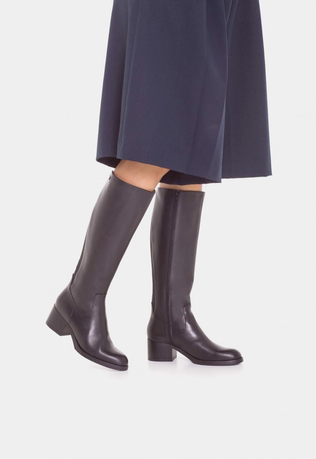 Botas Wonders SANTAFÉ 50 Negras de mujer en piel y textil estilo riding con plantilla MemoryGel