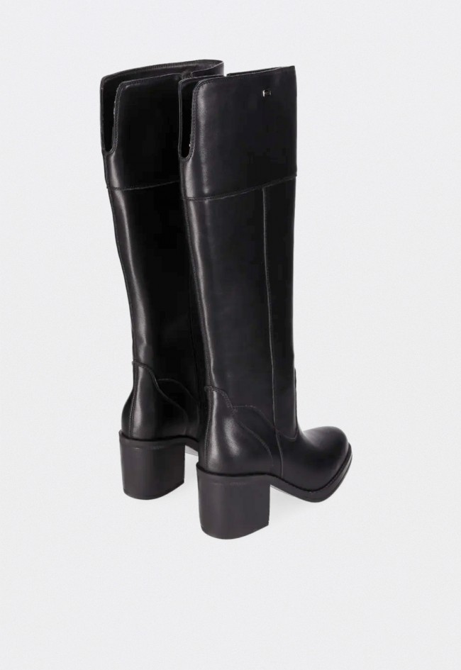 Botas Chika10 GEORGIA 05 de mujer en piel vegana negra con tacón medio y diseño alto elegante