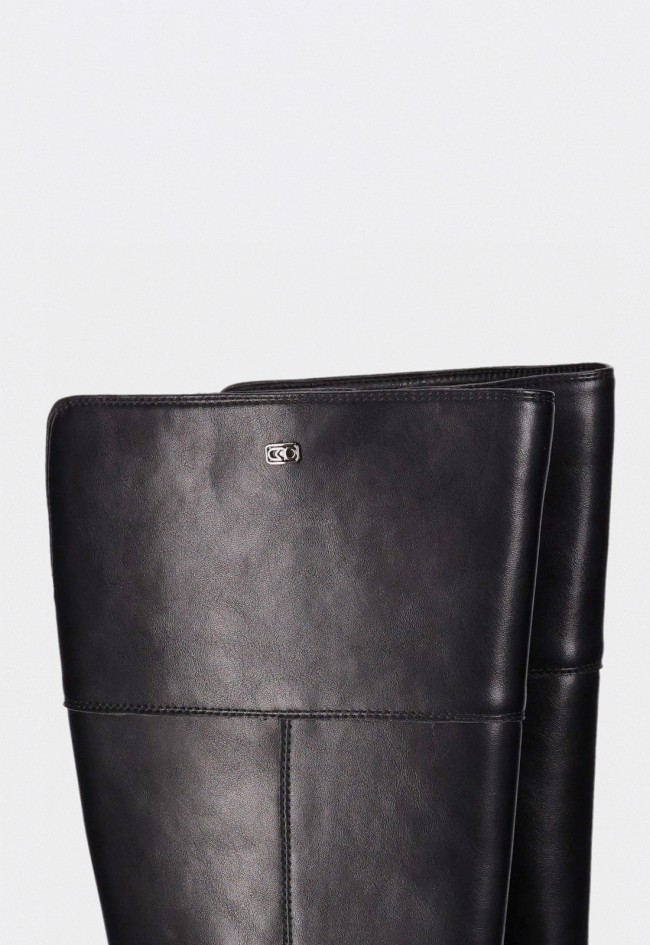 Botas Chika10 GEORGIA 05 de mujer en piel vegana negra con tacón medio y diseño alto elegante