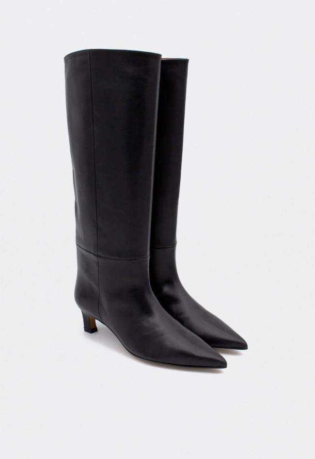 Botas Ángel Alarcón Gaelle 25540 de mujer en piel negra con tacón bajo y punta fina