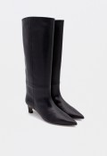Botas Ángel Alarcón Gaelle 25540 de mujer en piel negra con tacón bajo y punta fina