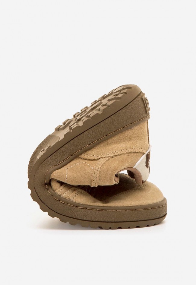 Zapatillas Mustang Free Alask de mujer barefoot en piel serraje color arena con detalle animal print