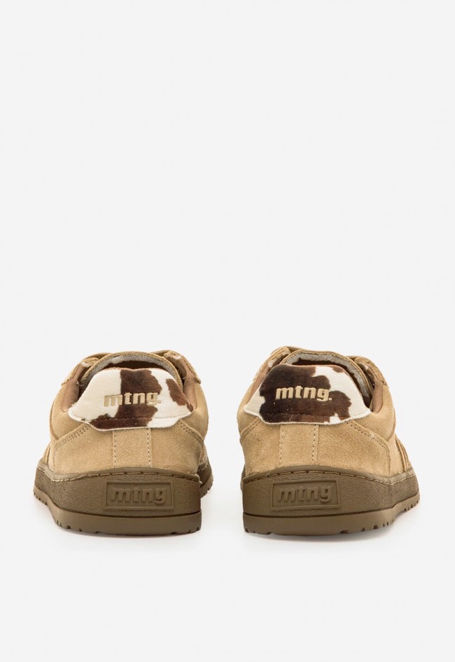 Zapatillas Mustang Free Alask de mujer barefoot en piel serraje color arena con detalle animal print