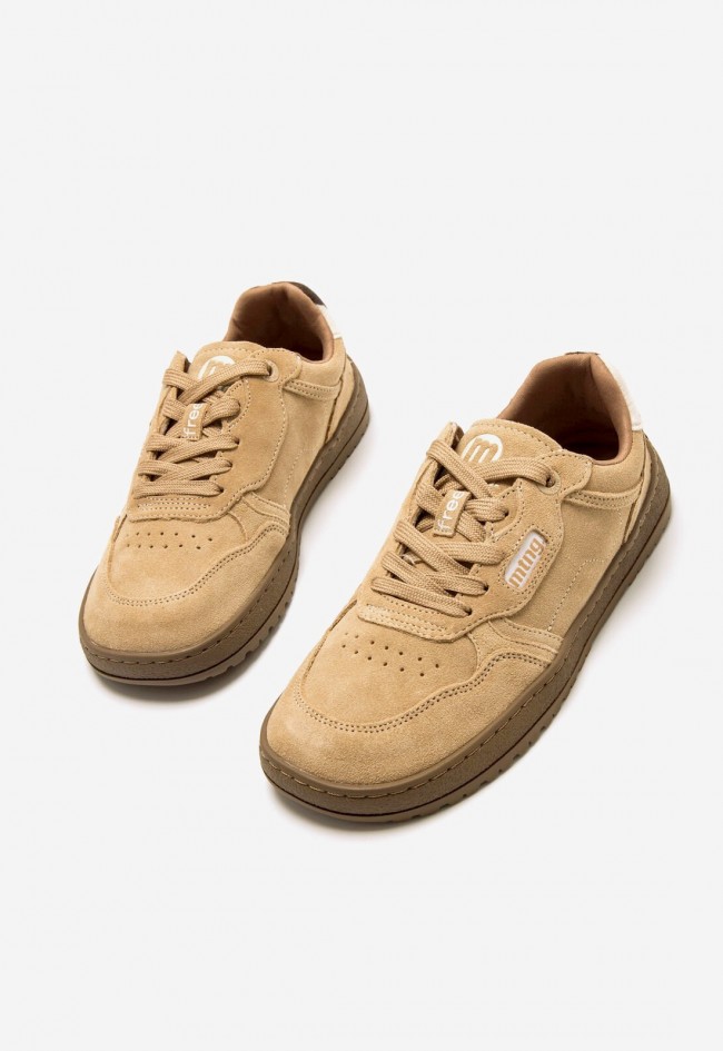 Zapatillas Mustang Free Alask de mujer barefoot en piel serraje color arena con detalle animal print